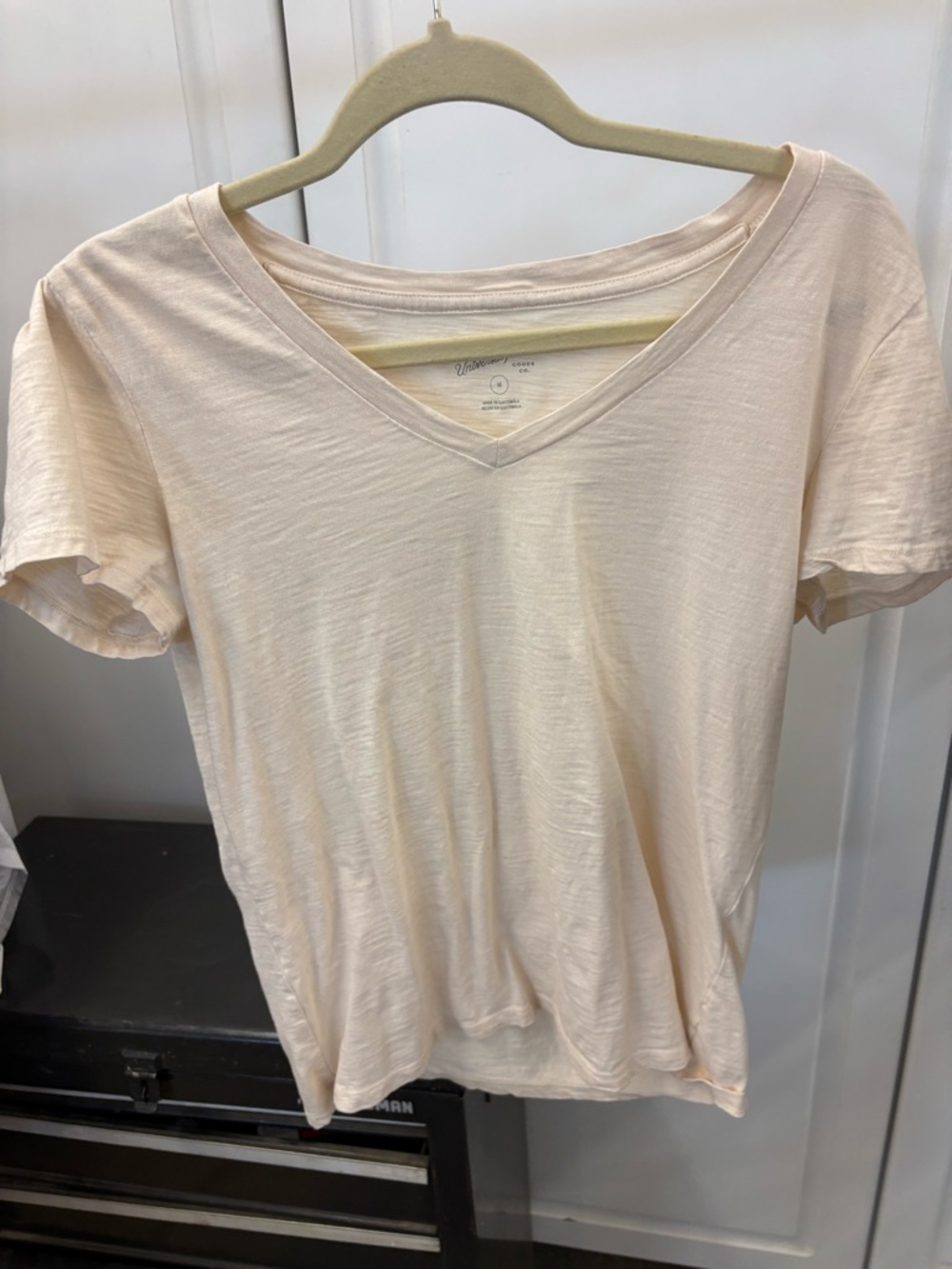 Universal Thread Women's V-Neck Short Sleeve Tee in Pale Pink